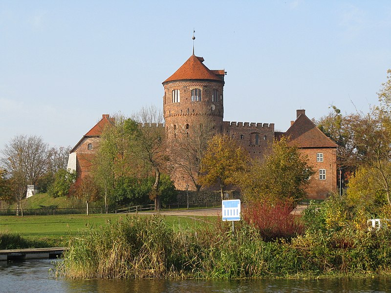 Fil:Burg Neustadt-Glewe.jpg