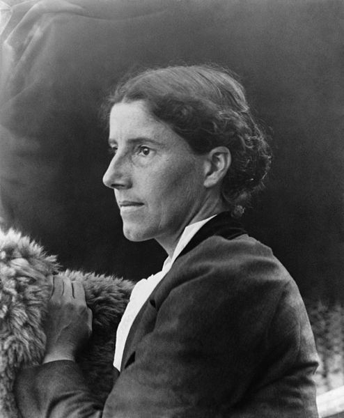 Fil:Charlotte Perkins Gilman c. 1900.jpg