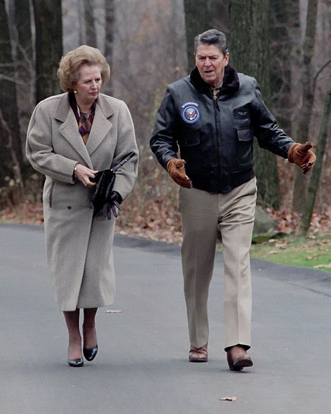 Fil:President Reagan and Prime Minister Margaret Thatcher at Camp David 1986.jpg