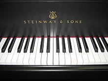 Steinway Schriftzug.jpg