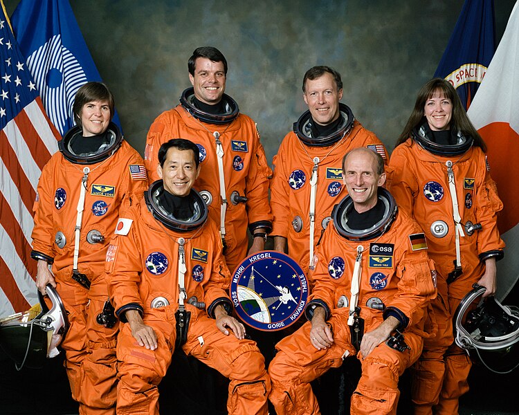 Fil:STS-99 crew.jpg