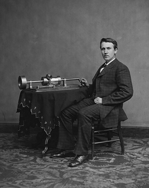 Fil:Edison and phonograph edit1.jpg