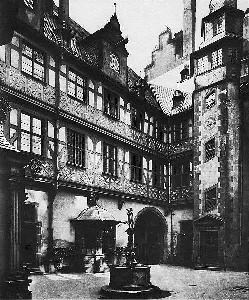 Fil:Frankfurt Am Main-Roemer-Hoefchen im Roemer-nach 1900.jpg