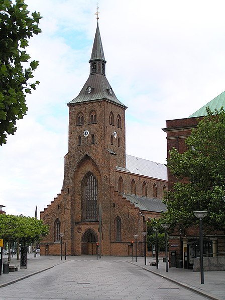 Fil:Odense - Sankt Knuds kirke 2005-07-16.jpeg
