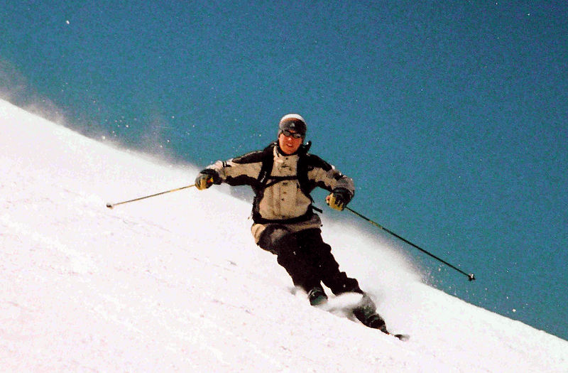 Fil:Skier-carving-a-turn.jpg