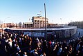Berlinmuren vid Brandenburger Tor några veckor efter murens fall.