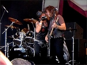 Ratt under en spelning på Sweden Rock Festival, 2008.