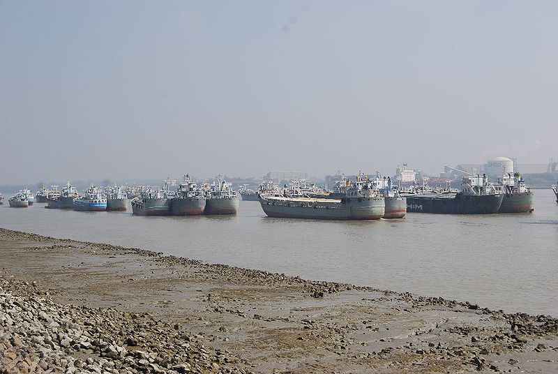 Fil:Chittagong Port Channel 005.JPG