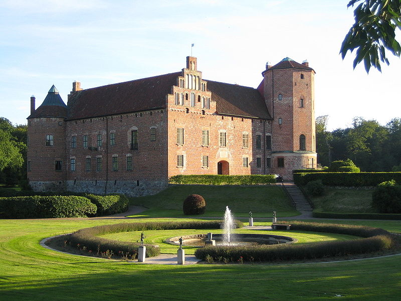 Fil:Torups slott från norr.jpg