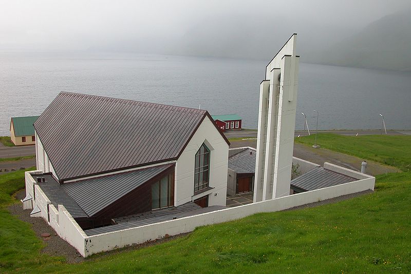 Fil:Gøtu kirkja, Gøtugjógv, Faroe Islands.JPG