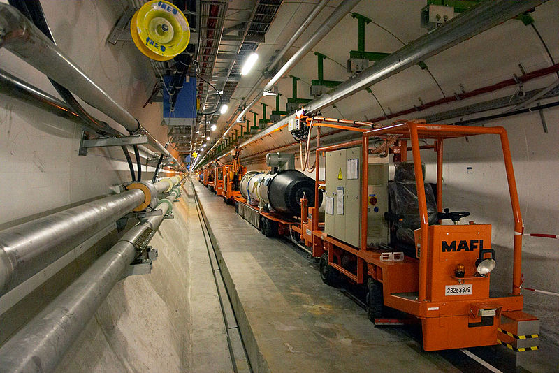 Fil:Inside the CERN LHC tunnel.jpg