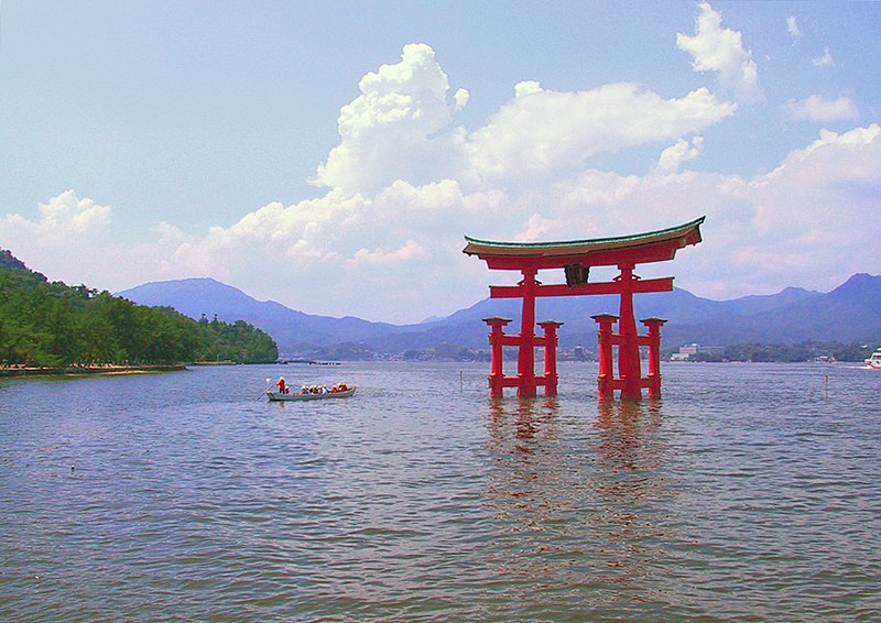 Fil:Itsukushima torii distance.jpg