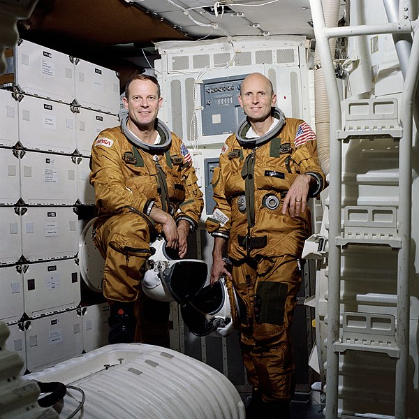 Fil:STS-3 Crew.jpg