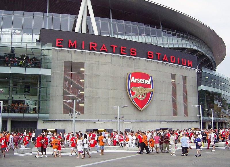 Fil:Emirates-stadionin etupuoli.jpg