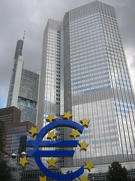 Fil:Frankfurt, European Central Bank with Euro-2.jpg