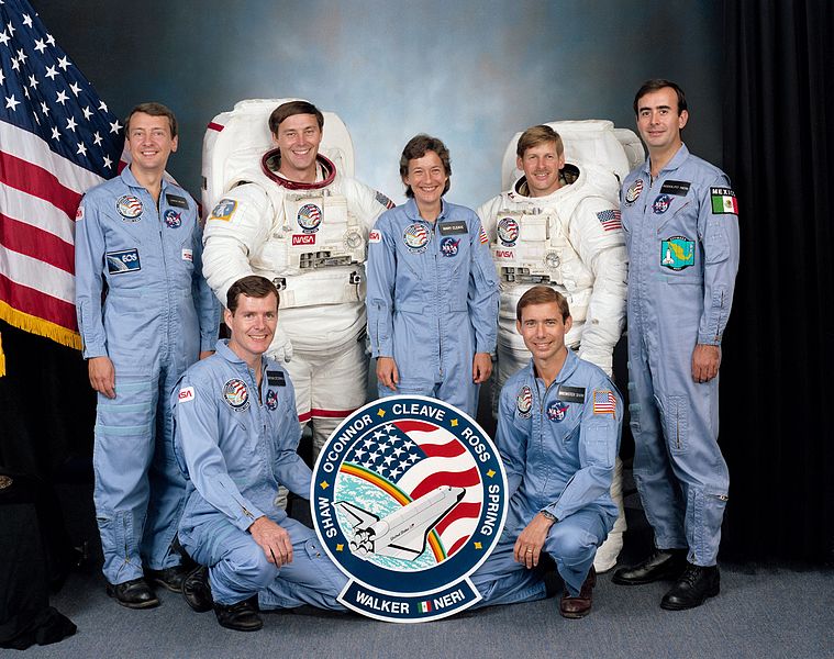 Fil:STS-61-B crew.jpg