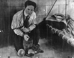 300px-Harry_Houdini.jpg