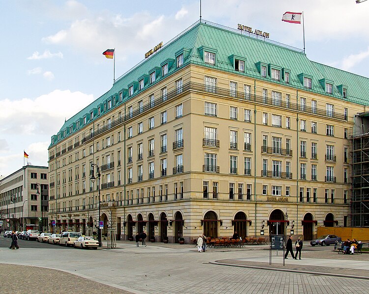 Fil:Hotel Adlon (Berlin).jpg