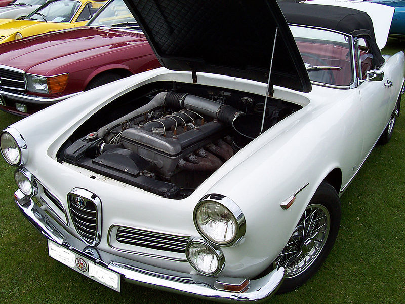 Fil:Alfa Romeo 2600 Spider engine.jpg