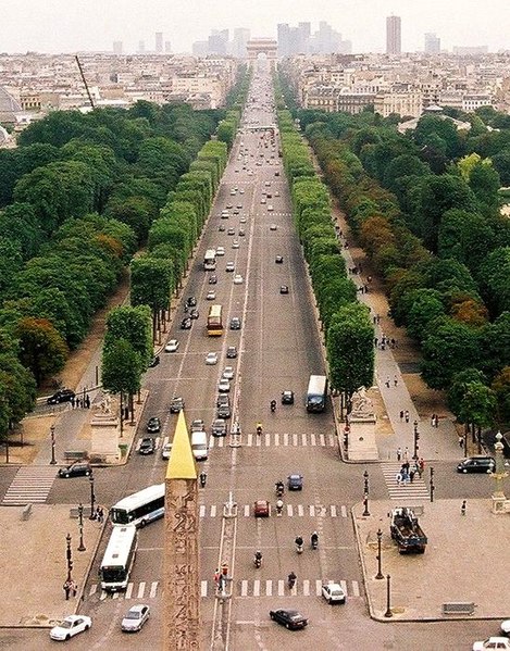 Fil:Champs-Élysées.jpg
