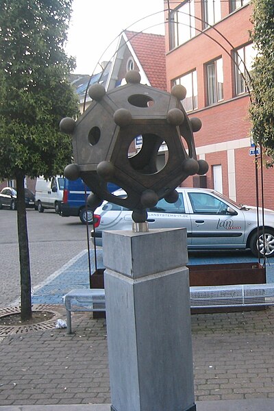 Fil:Dodecahedron-tongeren.jpg