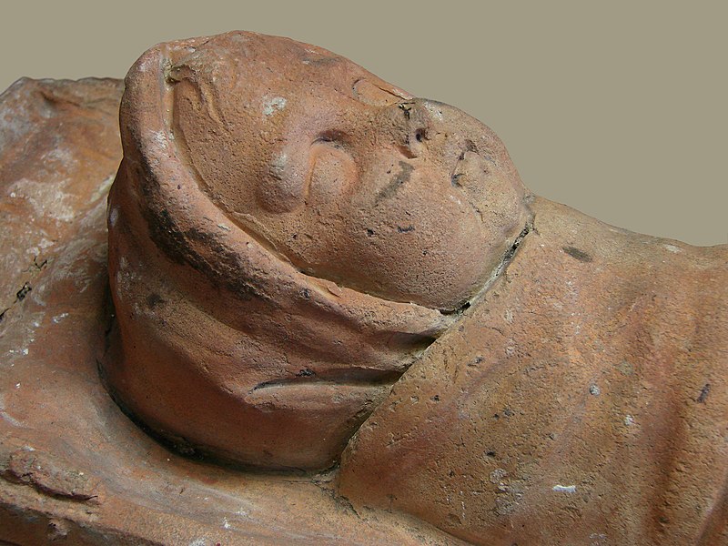 Fil:Bébé Ex-voto gallo-romain Musée Saint-Remi 120208.jpg
