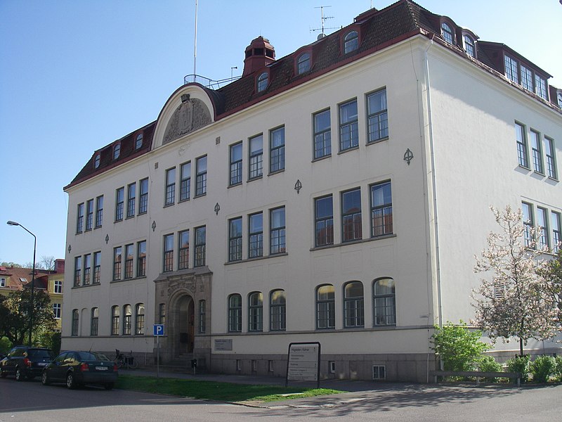 Fil:Kalmar university, Institution of human science.JPG