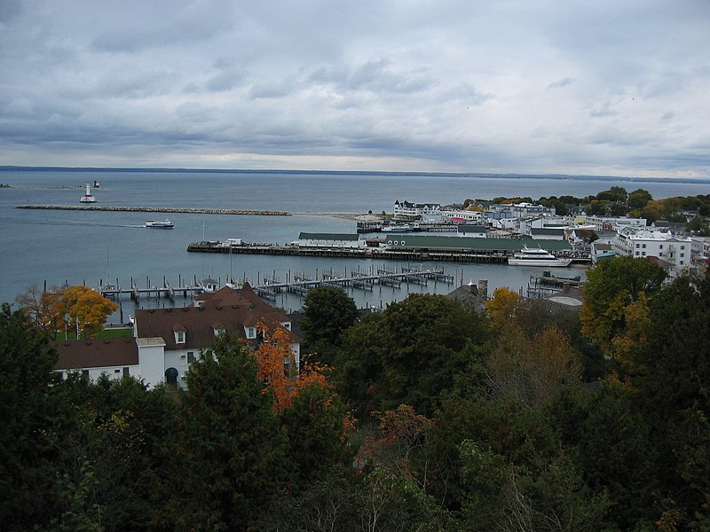 Fil:MackinacIsland Port.jpg