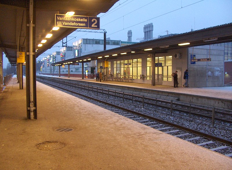 Fil:Myyrmäen rautatieasema vantaa.jpg