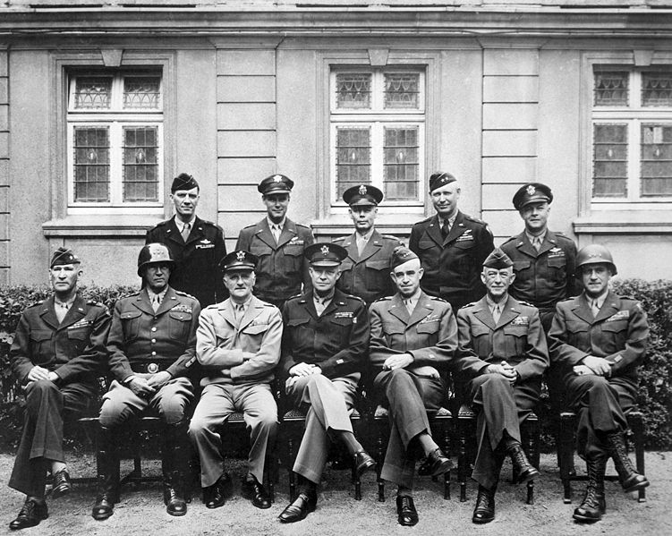 Fil:American World War II senior military officials, 1945.JPEG