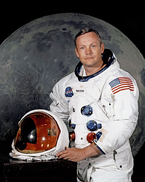 Fil:Neil Armstrong pose.jpg