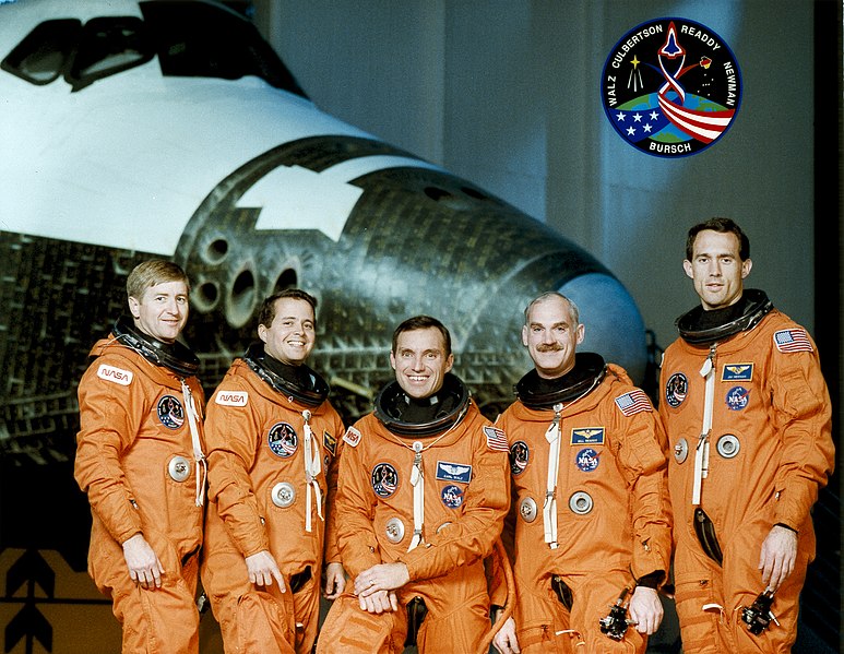 Fil:STS-51-crew.jpg
