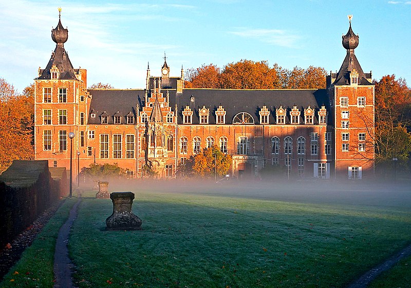 Fil:Castle Arenberg, Katholieke Universiteit Leuven adj.jpg