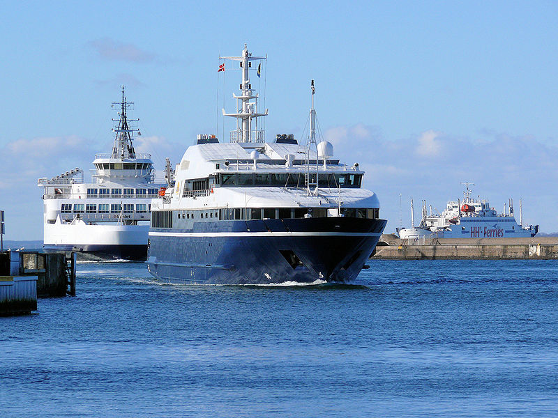 Fil:Ferries in Helsingborg.jpg