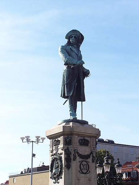 Fil:Karl XI staty i Karlskrona.jpg
