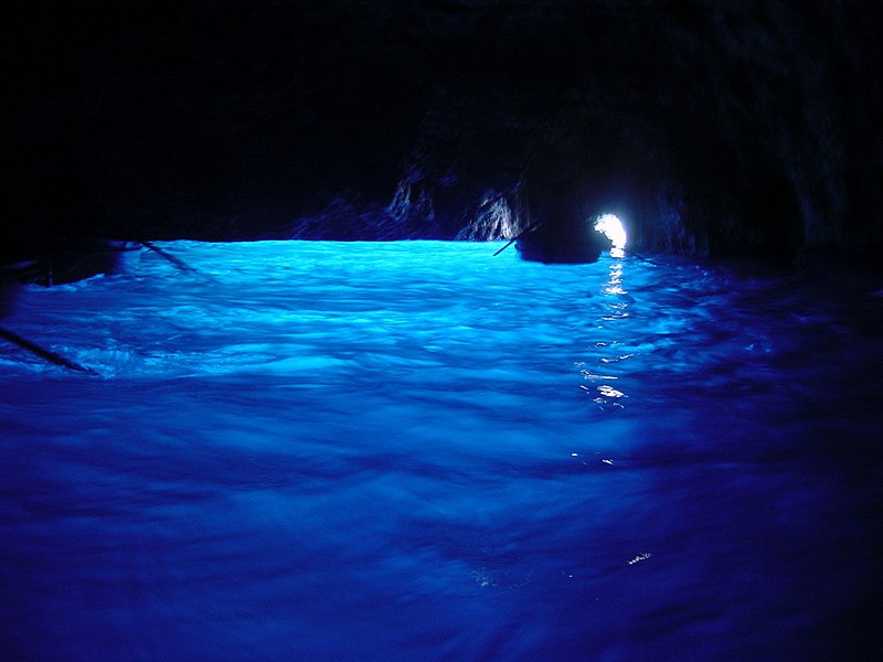Fil:Blue Grotto Capri Inside.jpg