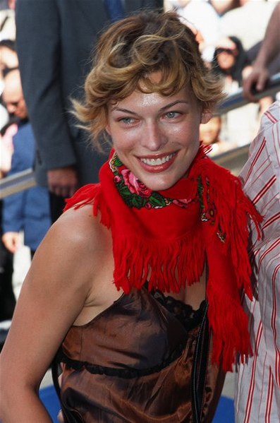 Fil:Milla Jovovich2(cannesBlueCarpet).jpg