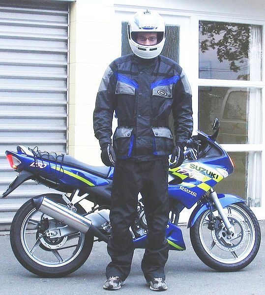 Fil:Motorbike safety gear.jpg