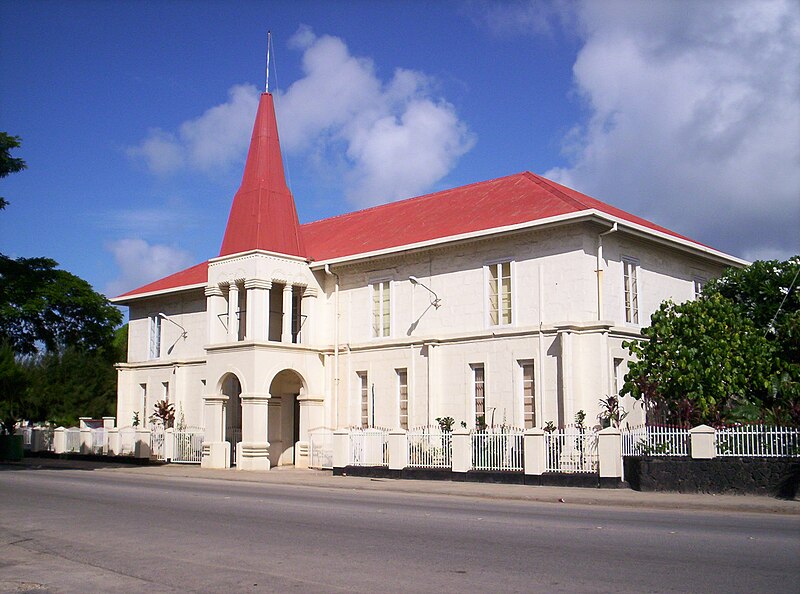 Fil:Parliament Nuku'alofa.jpg