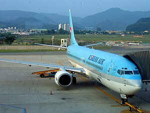 737 at Daegu International.JPG