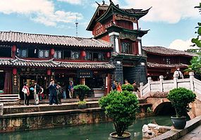 Gamla stadens kanaler i Lijiang.