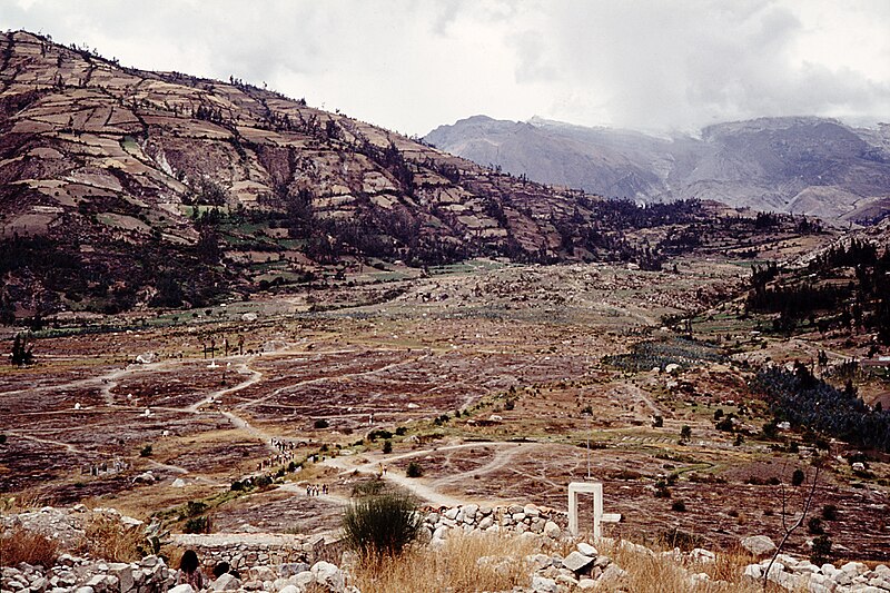 Fil:Yungay viejo1980.jpg