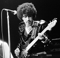 Lynott live med Thin Lizzy 1980.