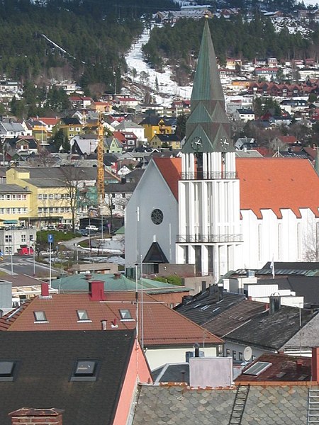 Fil:View of Molde church.jpg