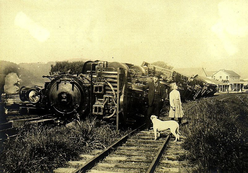 Fil:1906 earthquake train.jpg