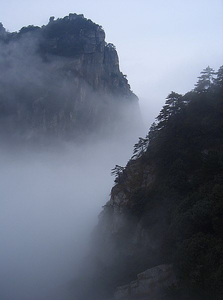 Fil:Mount Lushan - fog.JPG