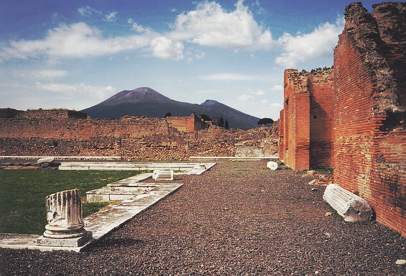 Fil:Vesuvius from Pompeii.jpg