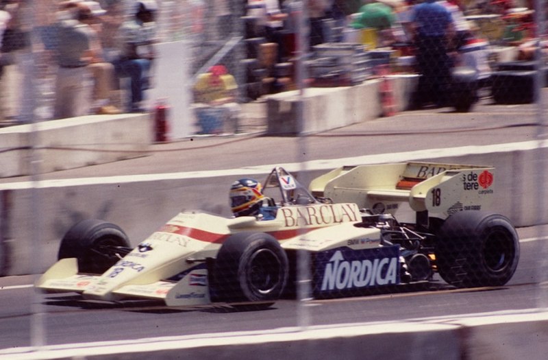 Fil:Boutsen Arrows A7 1984 Dallas F1.jpg
