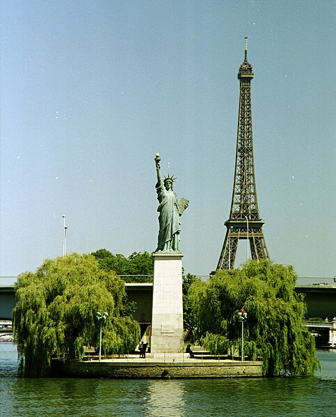 Fil:Paris-ile-des-cygnes-statue-de-la-liberte-tour-eiffel-seine.jpg