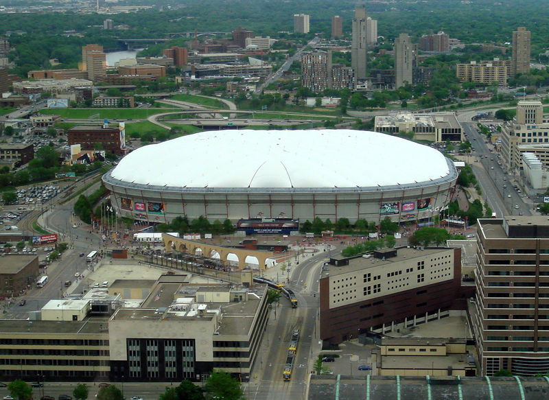 Fil:051207-MPLS-006Metrodome-crop.jpg